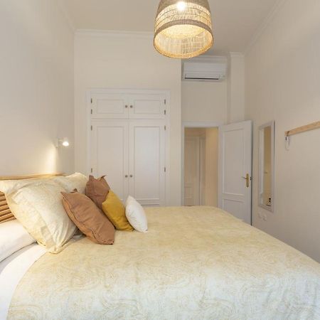 Puerta De Larios: Central Three-Bedroom Apartment With Balconies And Patio Málaga Exterior foto